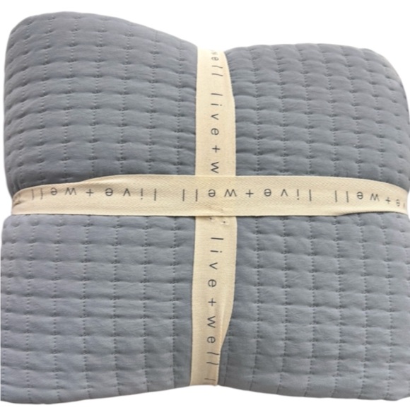 Live Well Vapor Blue King Quilt 102”x90” NEW with Tags 100% Polyester - Picture 2 of 3